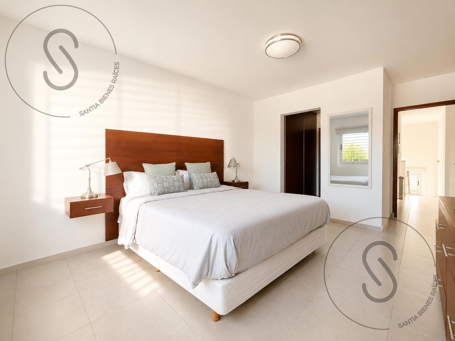 3-Bedroom Duplex House with Patio in Arguello