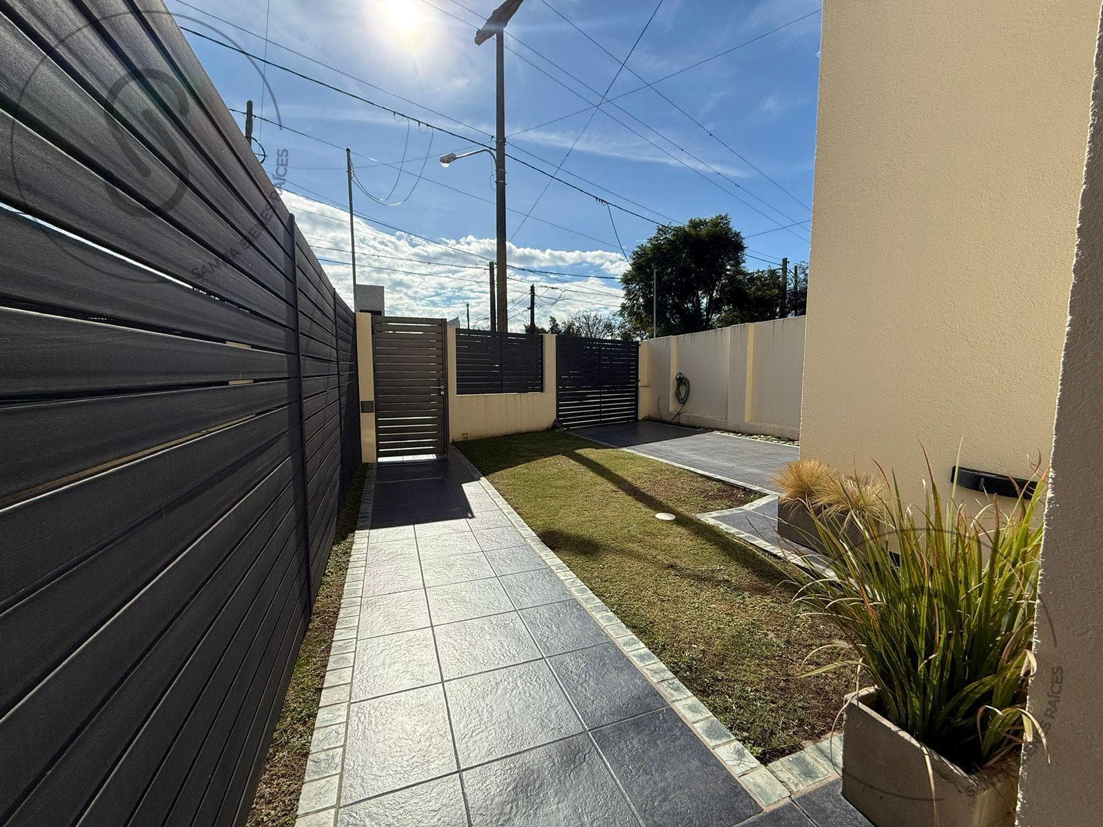 3-Bedroom Duplex House with Patio in Arguello