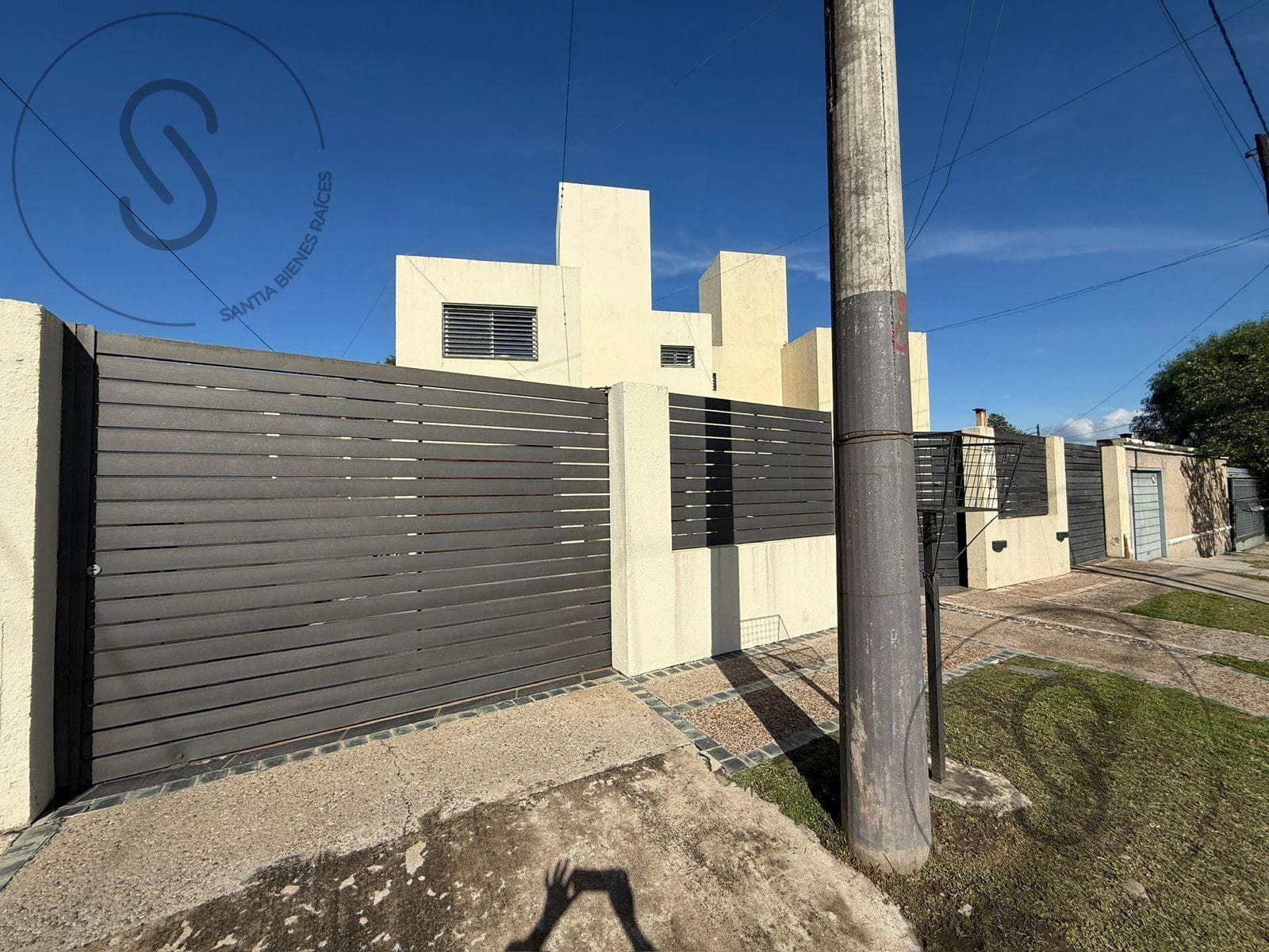3-Bedroom Duplex House with Patio in Arguello