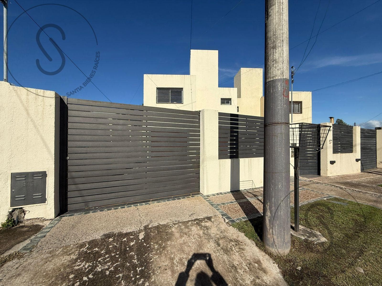 3-Bedroom Duplex House with Patio in Arguello