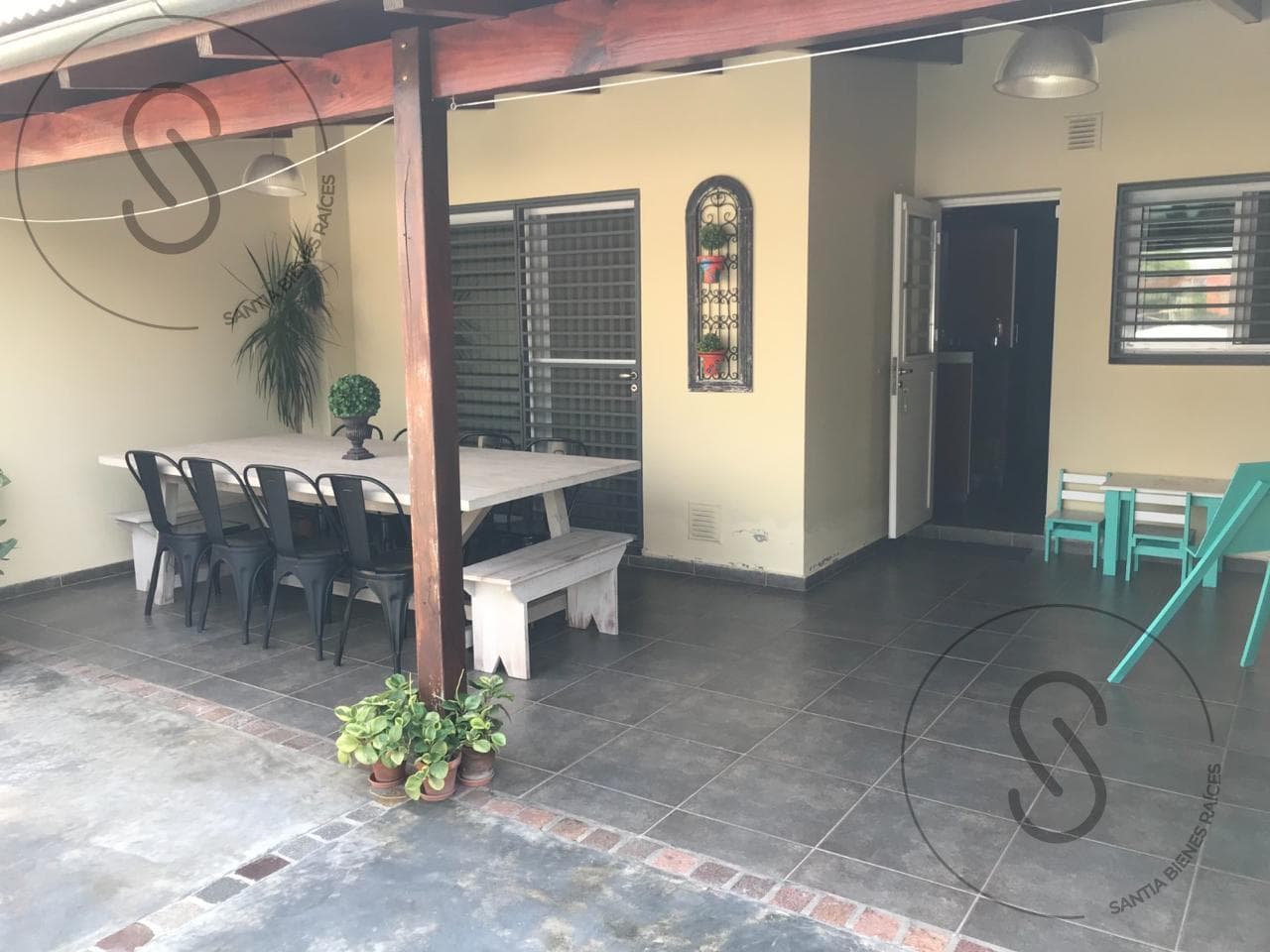 3-Bedroom Duplex House with Patio in Arguello