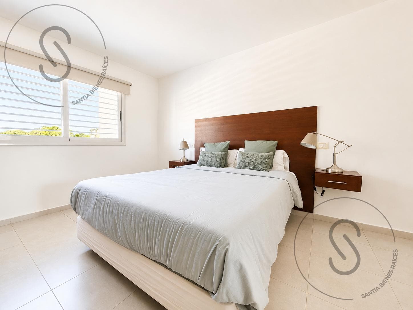 3-Bedroom Duplex House with Patio in Arguello