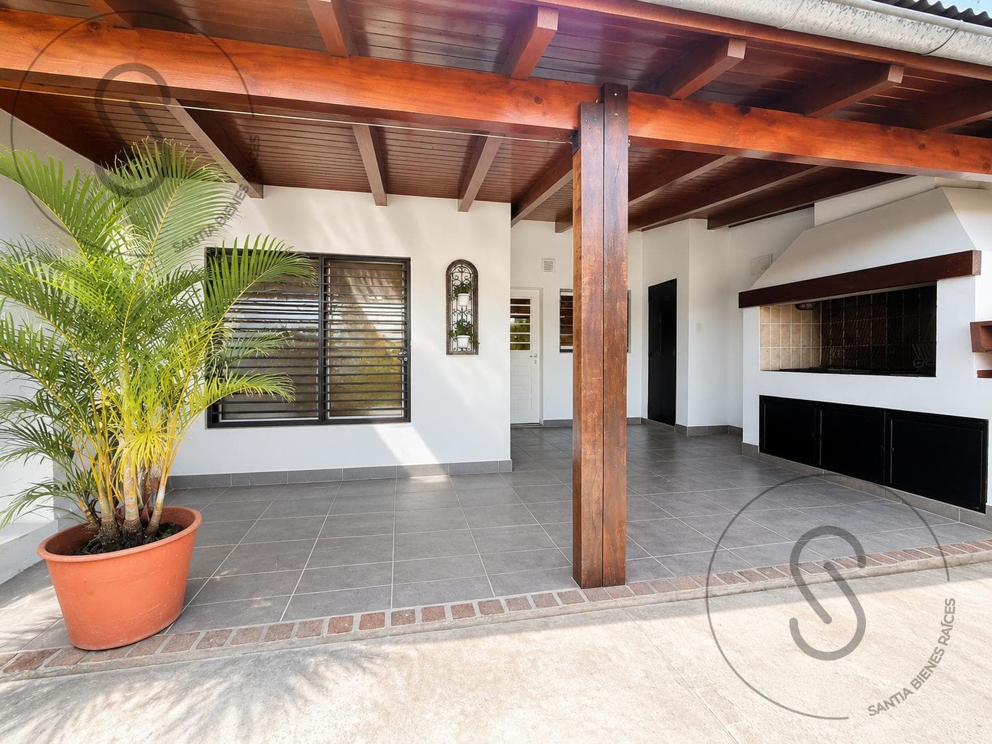 3-Bedroom Duplex House with Patio in Arguello