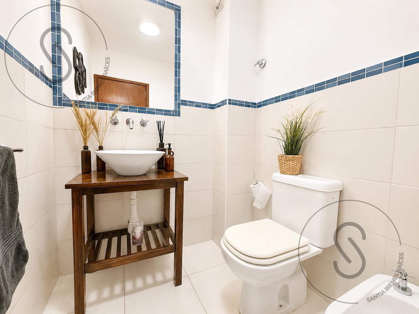 3-Bedroom Duplex House with Patio in Arguello