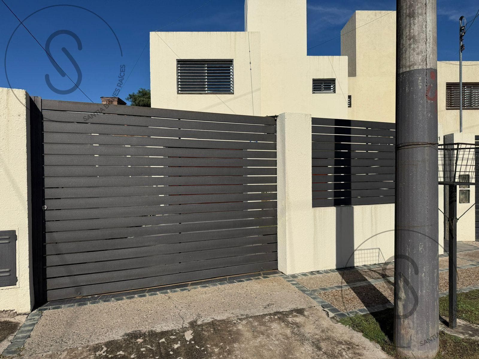 3-Bedroom Duplex House with Patio in Arguello