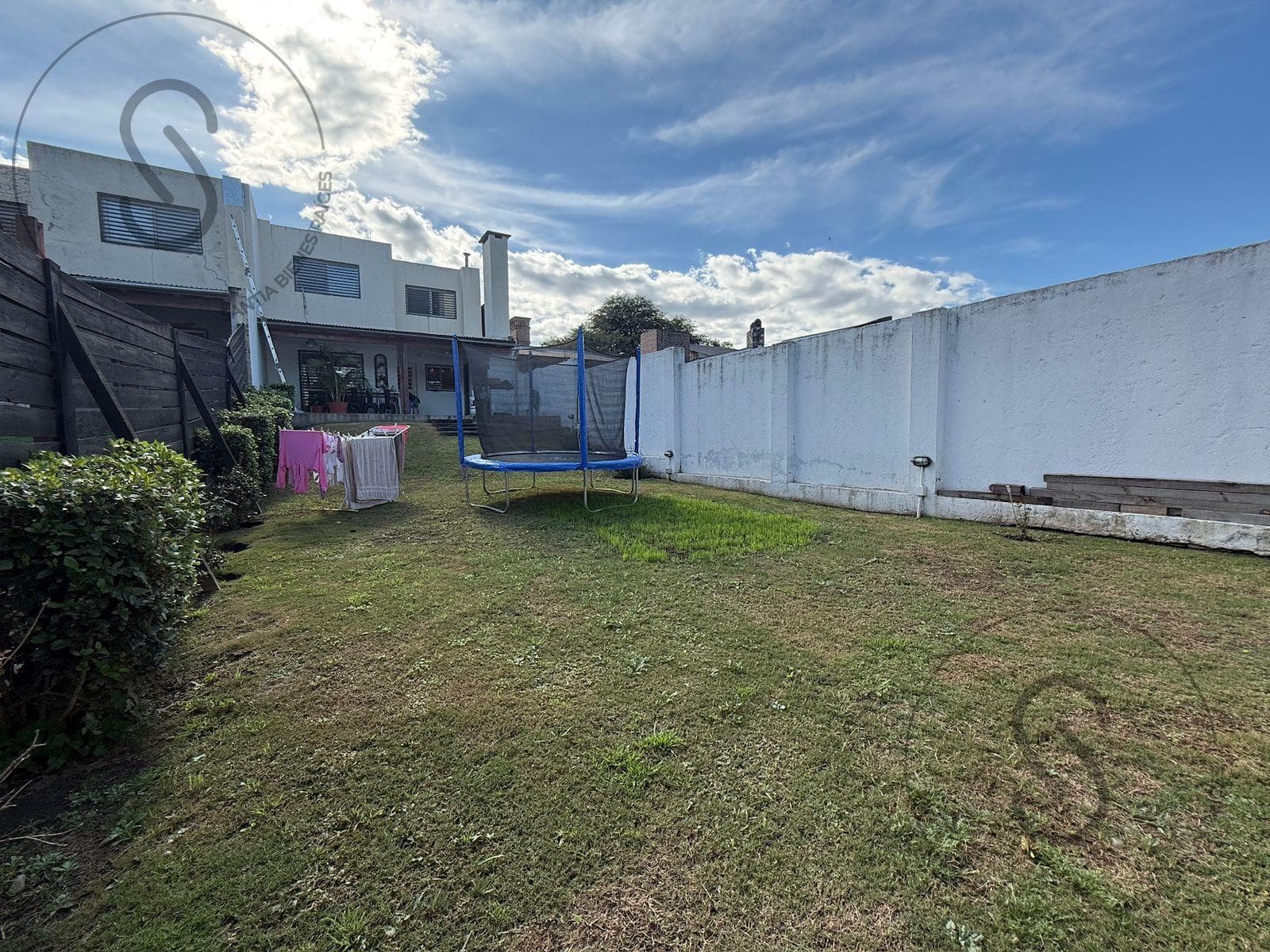 3-Bedroom Duplex House with Patio in Arguello