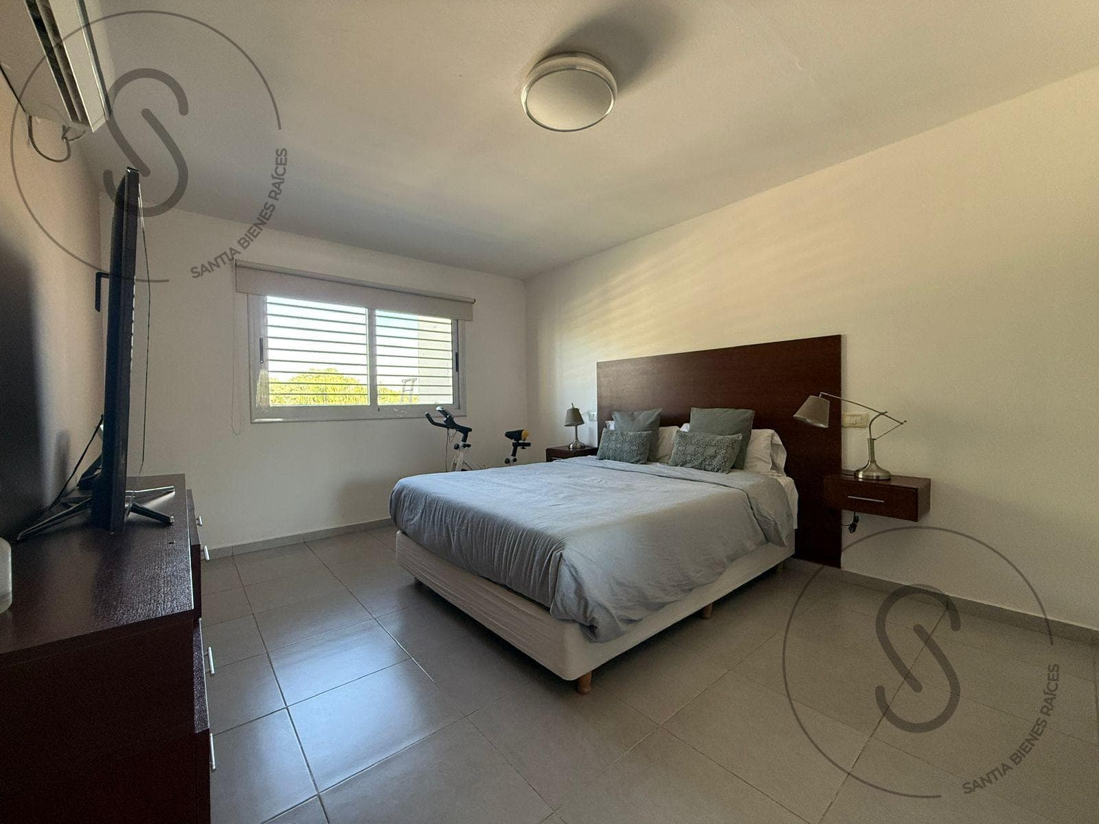 3-Bedroom Duplex House with Patio in Arguello