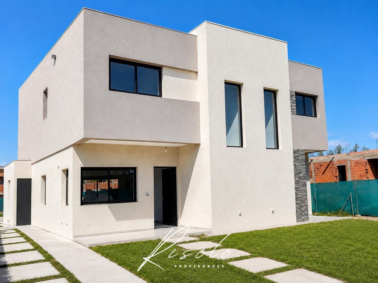 BRAND-NEW - TOWNHOUSE - 3 BEDROOMS - SPRING PARK – PILAR