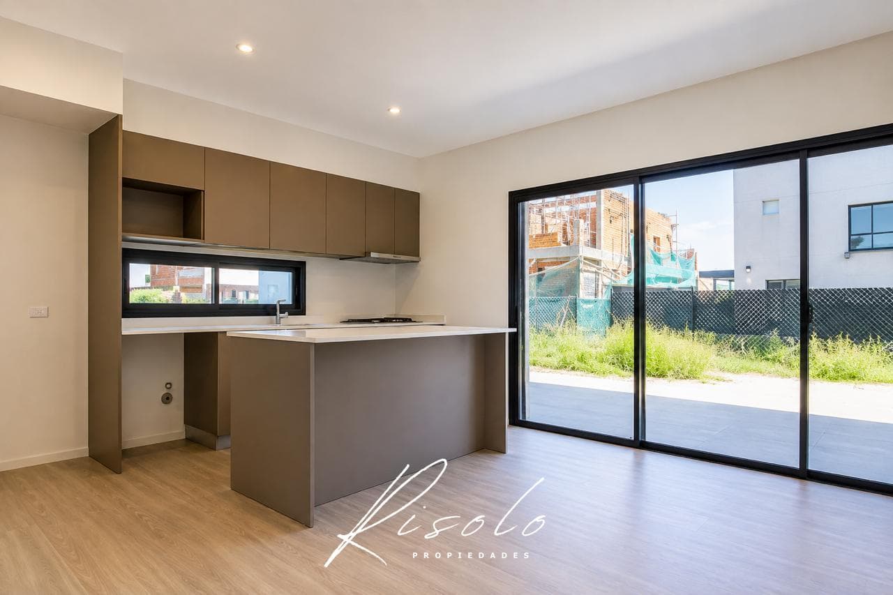 BRAND-NEW - TOWNHOUSE - 3 BEDROOMS - SPRING PARK – PILAR