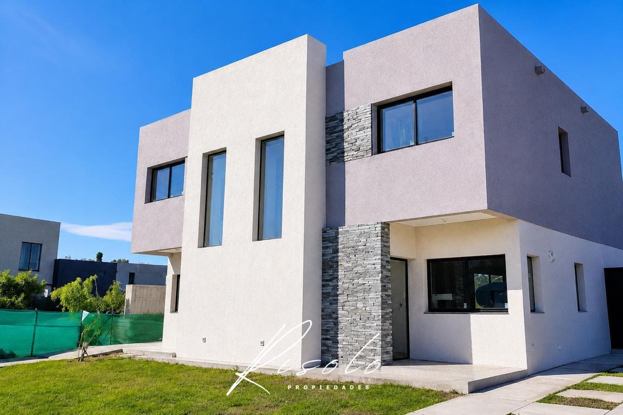 BRAND-NEW - TOWNHOUSE - 3 BEDROOMS - SPRING PARK – PILAR