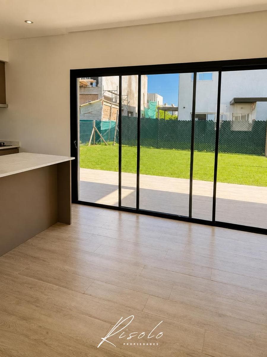 BRAND-NEW - TOWNHOUSE - 3 BEDROOMS - SPRING PARK – PILAR