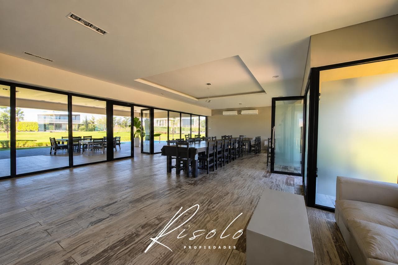 BRAND-NEW - TOWNHOUSE - 3 BEDROOMS - SPRING PARK – PILAR
