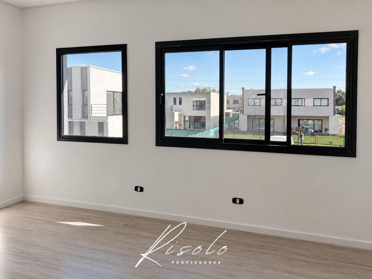 BRAND-NEW - TOWNHOUSE - 3 BEDROOMS - SPRING PARK – PILAR