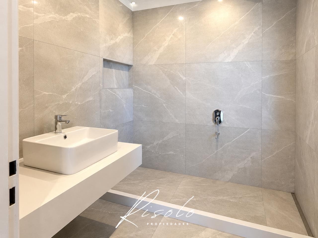 BRAND-NEW - TOWNHOUSE - 3 BEDROOMS - SPRING PARK – PILAR