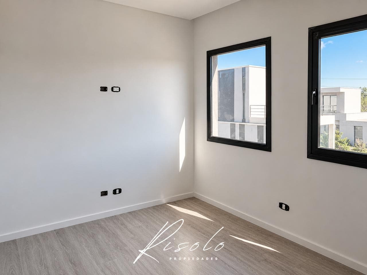 BRAND-NEW - TOWNHOUSE - 3 BEDROOMS - SPRING PARK – PILAR