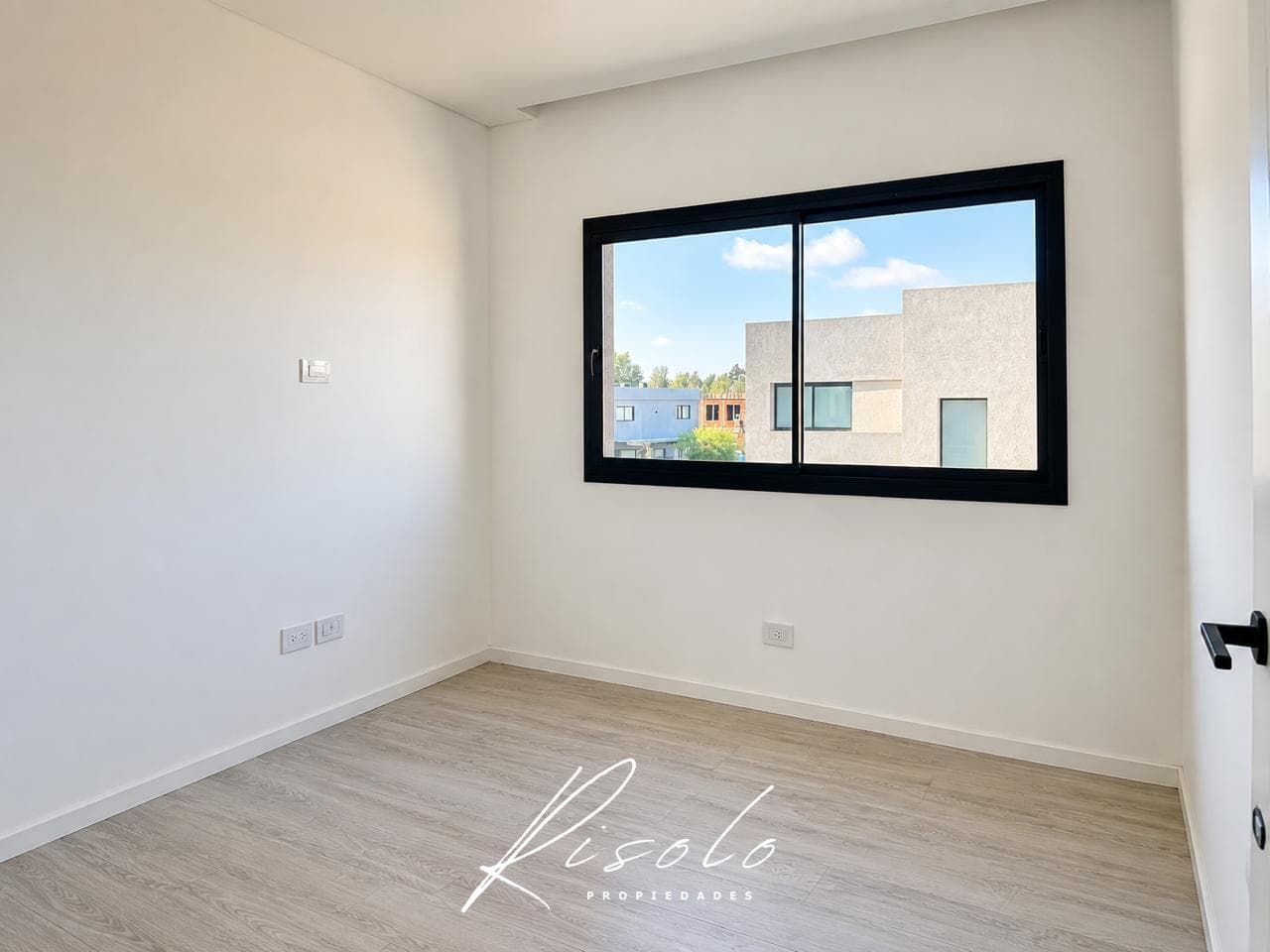 BRAND-NEW - TOWNHOUSE - 3 BEDROOMS - SPRING PARK – PILAR