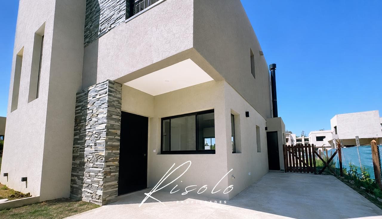 BRAND-NEW - TOWNHOUSE - 3 BEDROOMS - SPRING PARK – PILAR