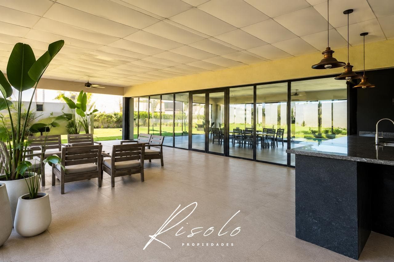 BRAND-NEW - TOWNHOUSE - 3 BEDROOMS - SPRING PARK – PILAR