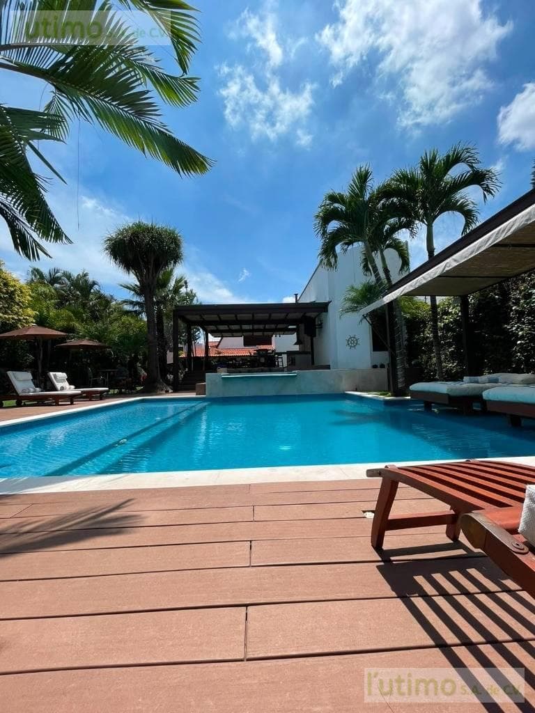 HOUSE IN A PRIME LOCATION IN COLONIA MARAVILLAS, CUERNAVACA