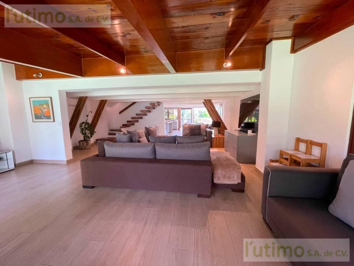 HOUSE FOR SALE WITH A POOL, COLONIA MARAVILLAS, CUERNAVACA