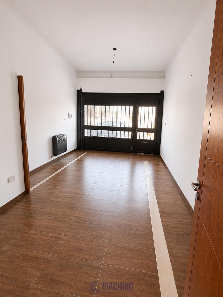 Multipurpose commercial property with 290 m² on Av. 520 between 3 and 3bis