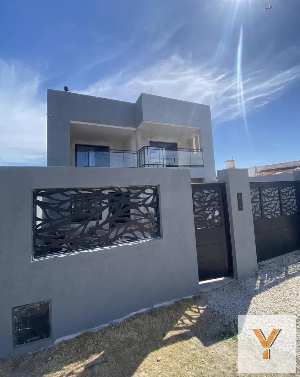 House for Sale - 4 Bedrooms, 3 Bathrooms - 358 m - Miramar