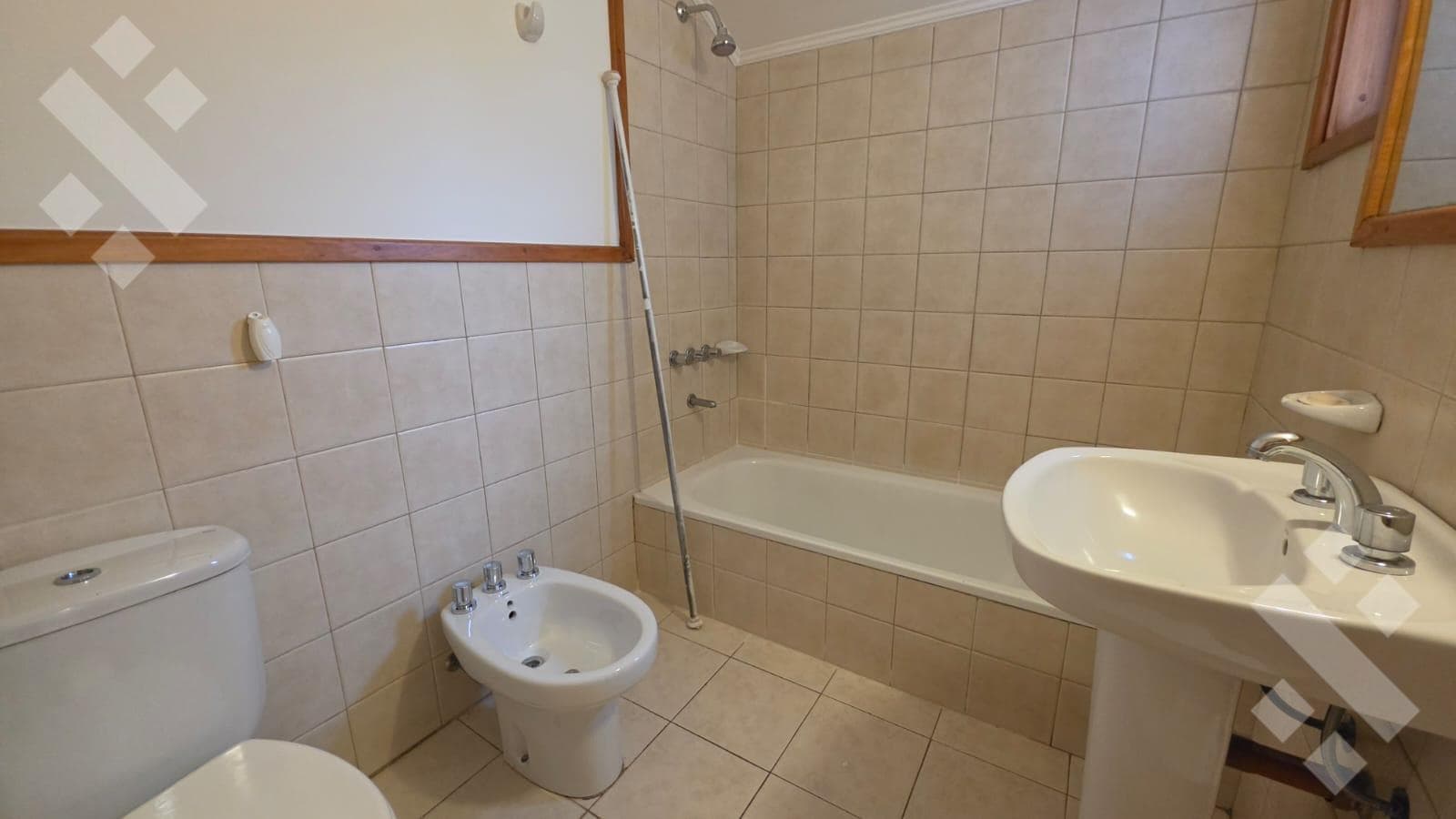 Office/Apartment for Rent - 800 San Martin Avenue - Downtown - San Martin de los Andes
