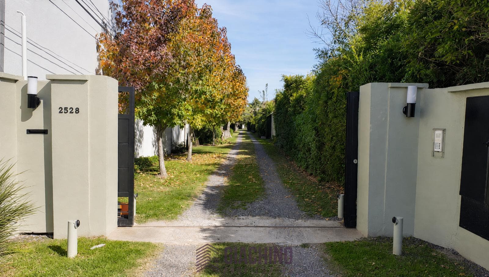 House for Sale in Gonnet, at the intersection of 25th Avenue and 506th Street