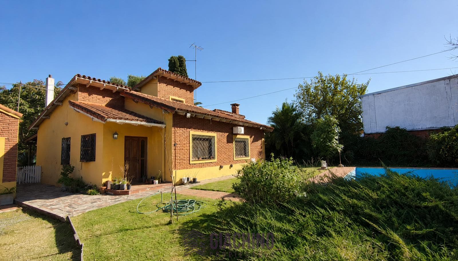 House for Sale in Gonnet, at the intersection of 25th Avenue and 506th Street