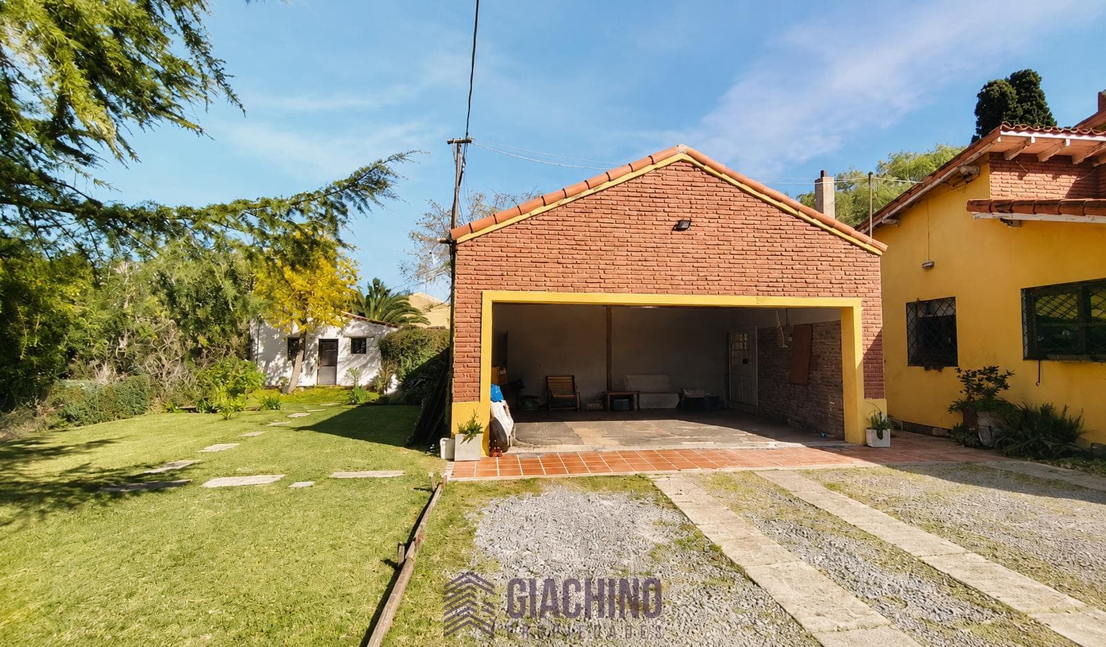 House for Sale in Gonnet, at the intersection of 25th Avenue and 506th Street