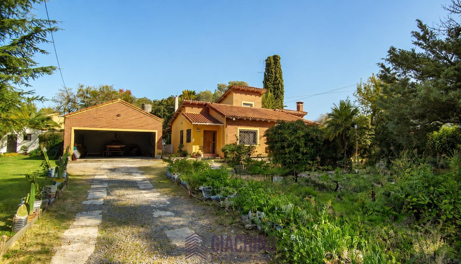 House for Sale in Gonnet, at the intersection of 25th Avenue and 506th Street