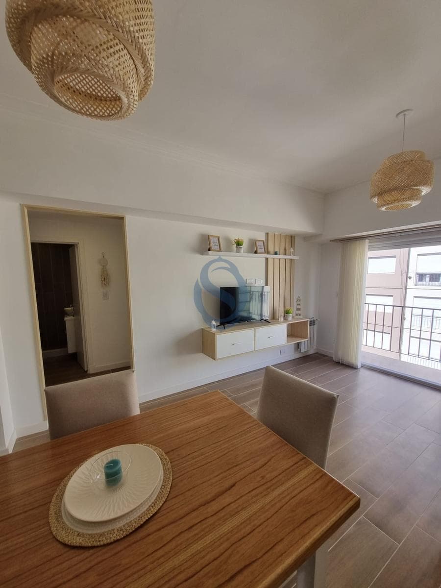 For Sale - Three-room apartment facing the street with a balcony - Moreno 2269