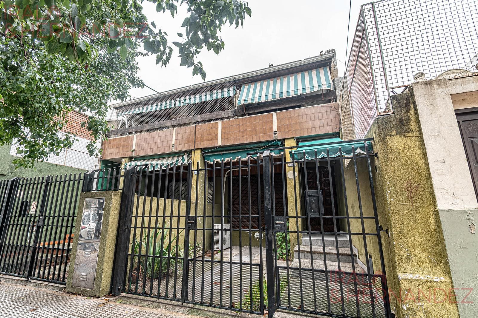 Duplex for Sale in Villa Urquiza with a Patio and Garage