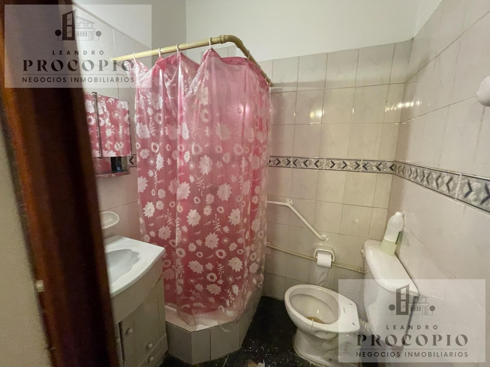 Two-room apartment for sale in downtown Morón