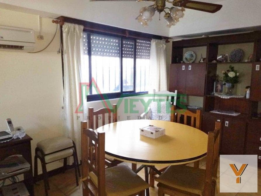House for Sale - 3 Bedrooms, 2 Bathrooms - 300 meters - Lomas de Zamora (District)