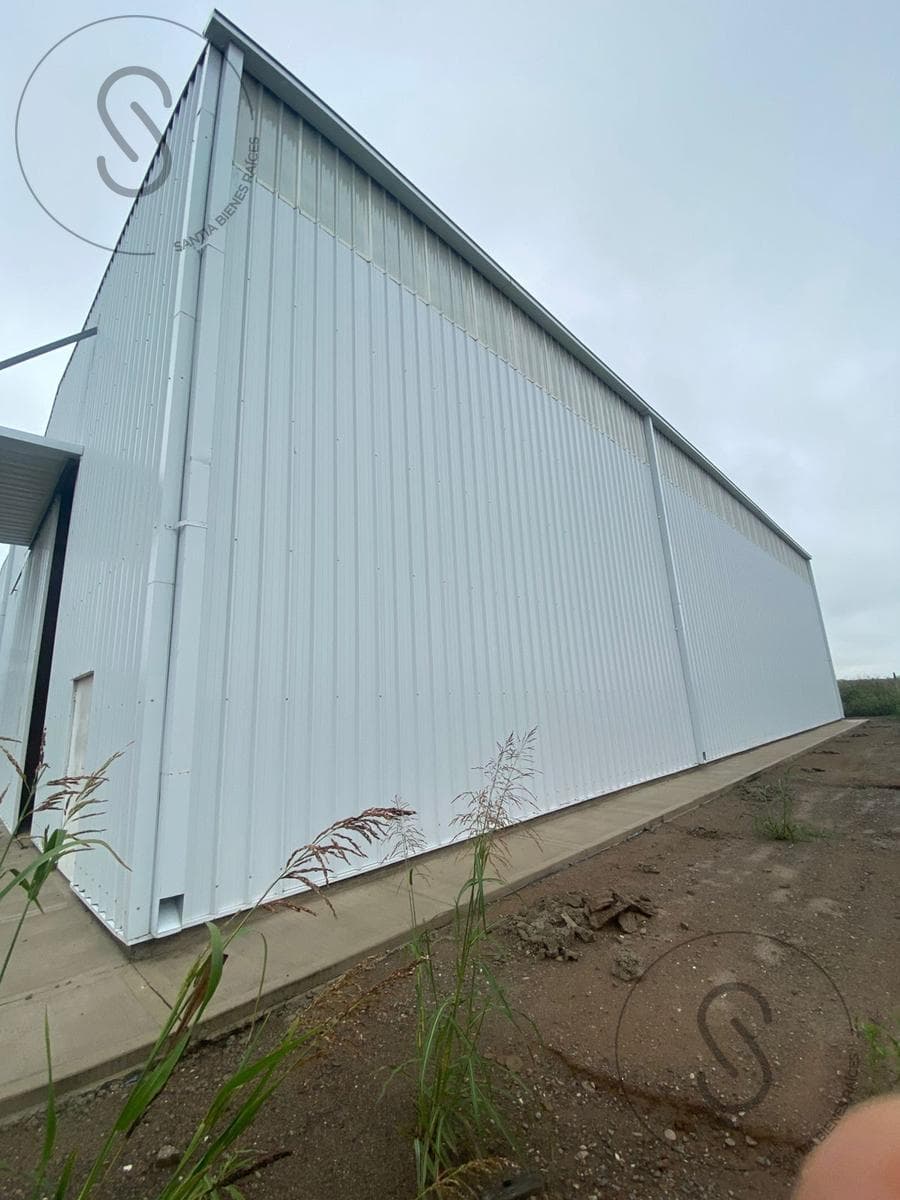 WAREHOUSE IN THE MI GRANJA INDUSTRIAL PARK