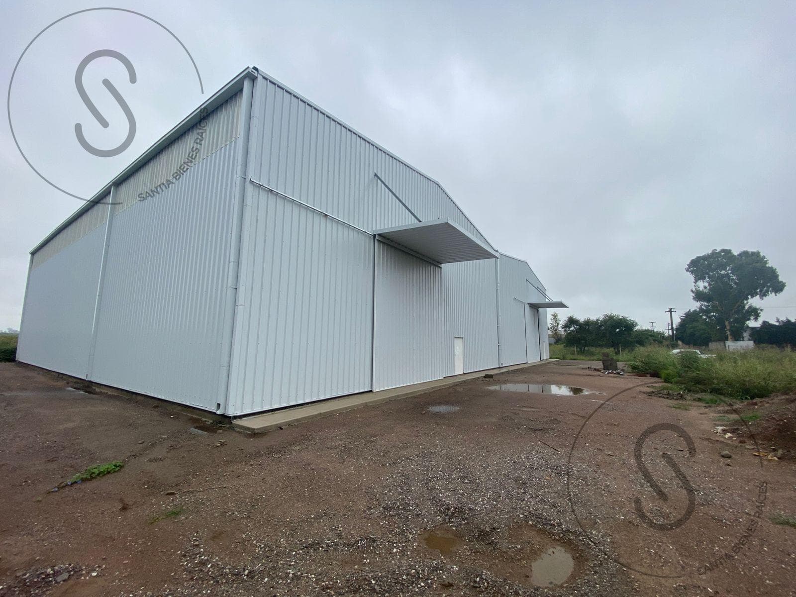 WAREHOUSE IN THE MI GRANJA INDUSTRIAL PARK