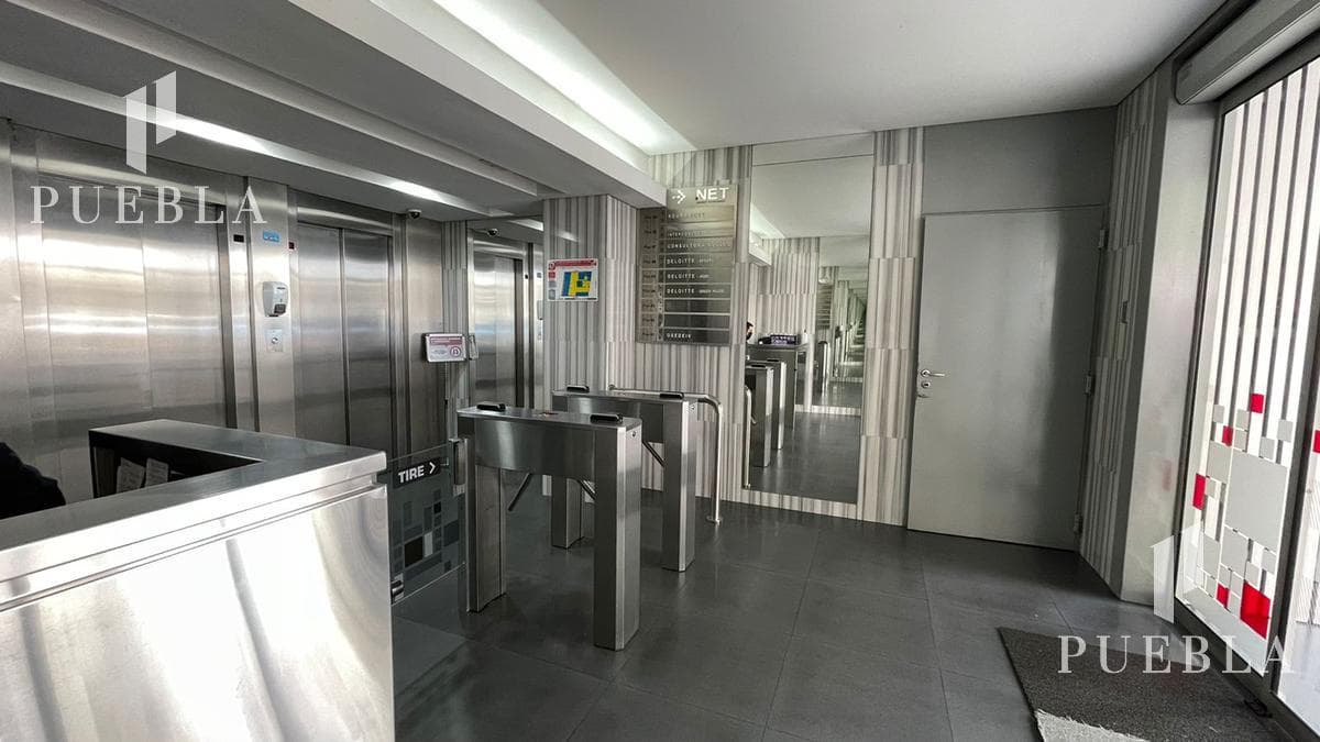 Office for rent with garage - Technology District - Parque Patricios