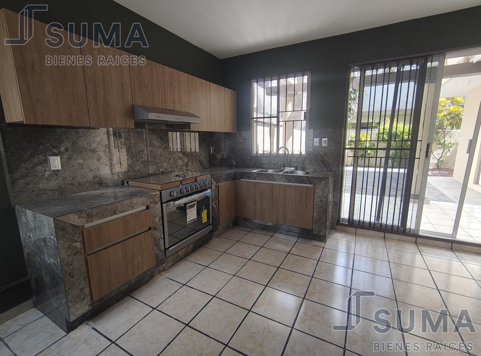 HOUSE WITH A YARD FOR SALE IN COL. PETROLERA, TAMPICO, TAMAULIPAS.