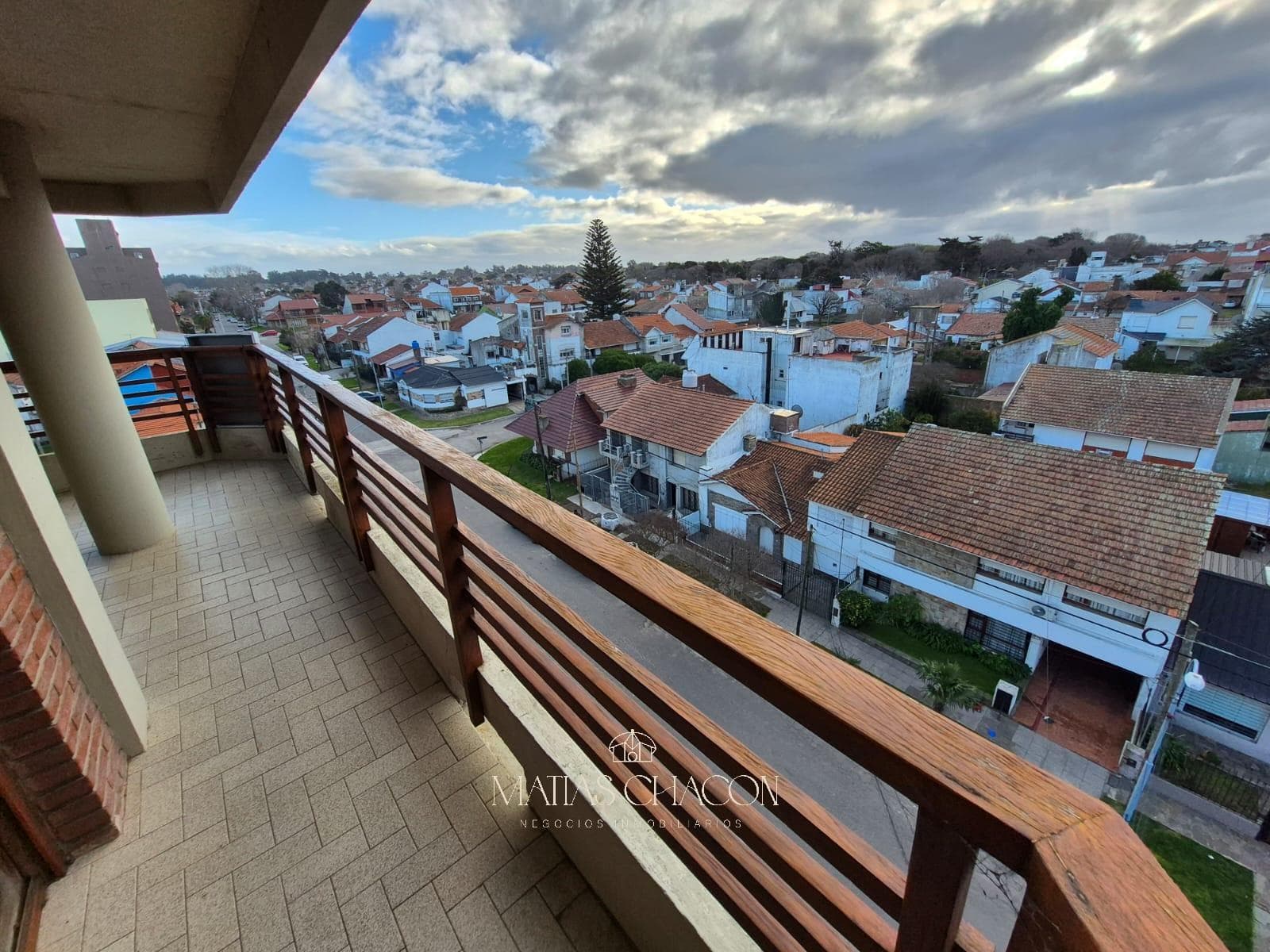 3-room apartment with a balcony, terrace, and attached garage just a few meters from the ocean in Punta Mogotes