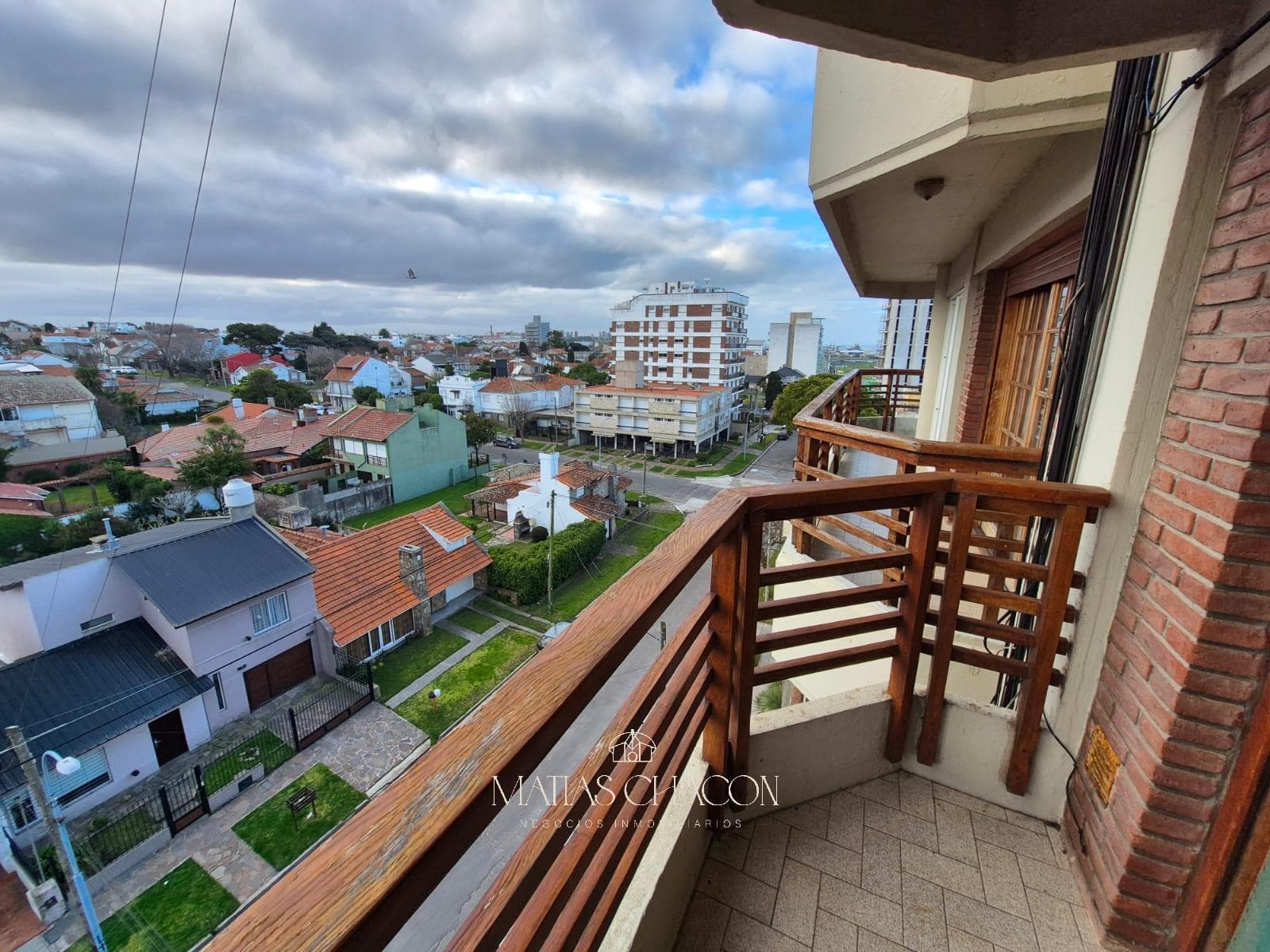 3-room apartment with a balcony, terrace, and attached garage just a few meters from the ocean in Punta Mogotes