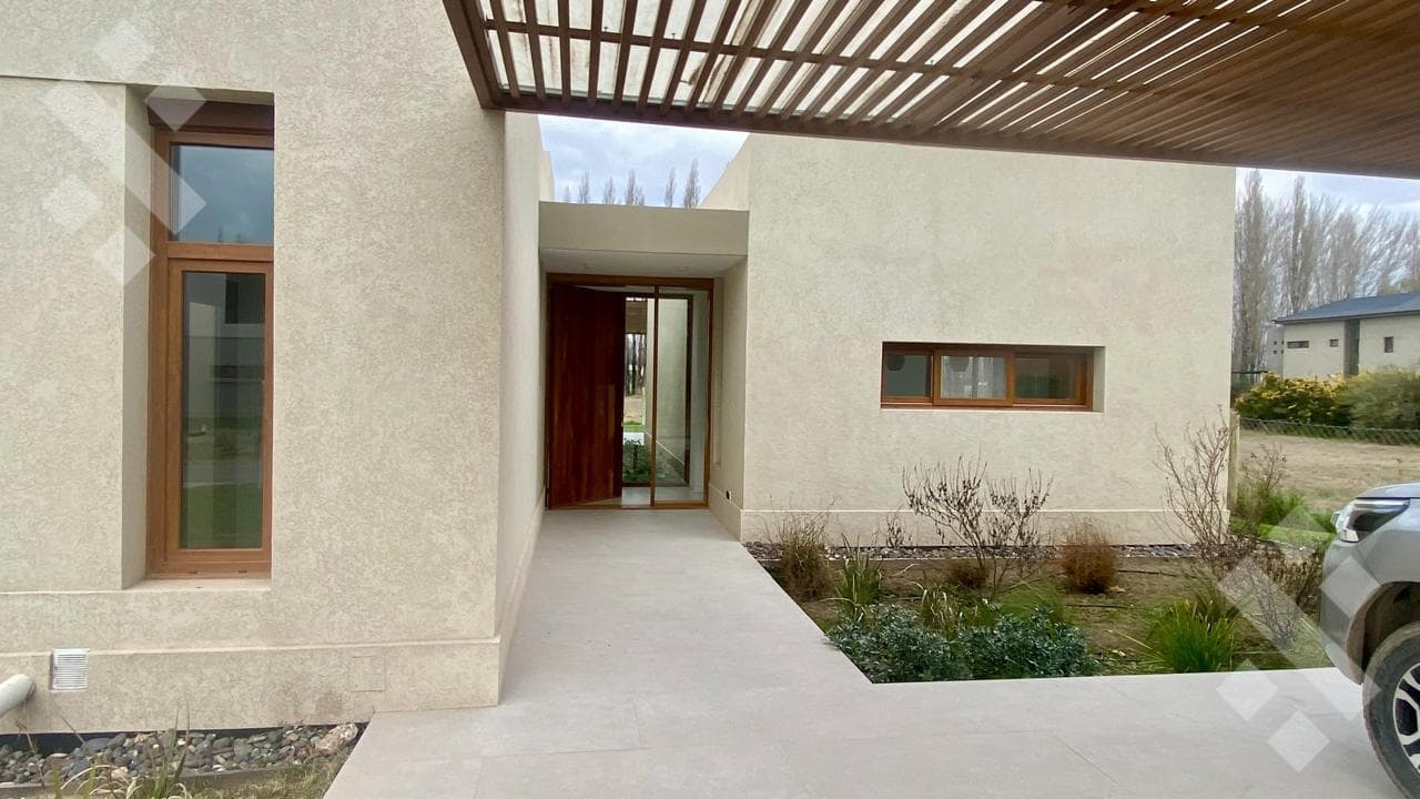 House for sale with 4 bedrooms - Sauce del Limay neighborhood - Neuquén Capital