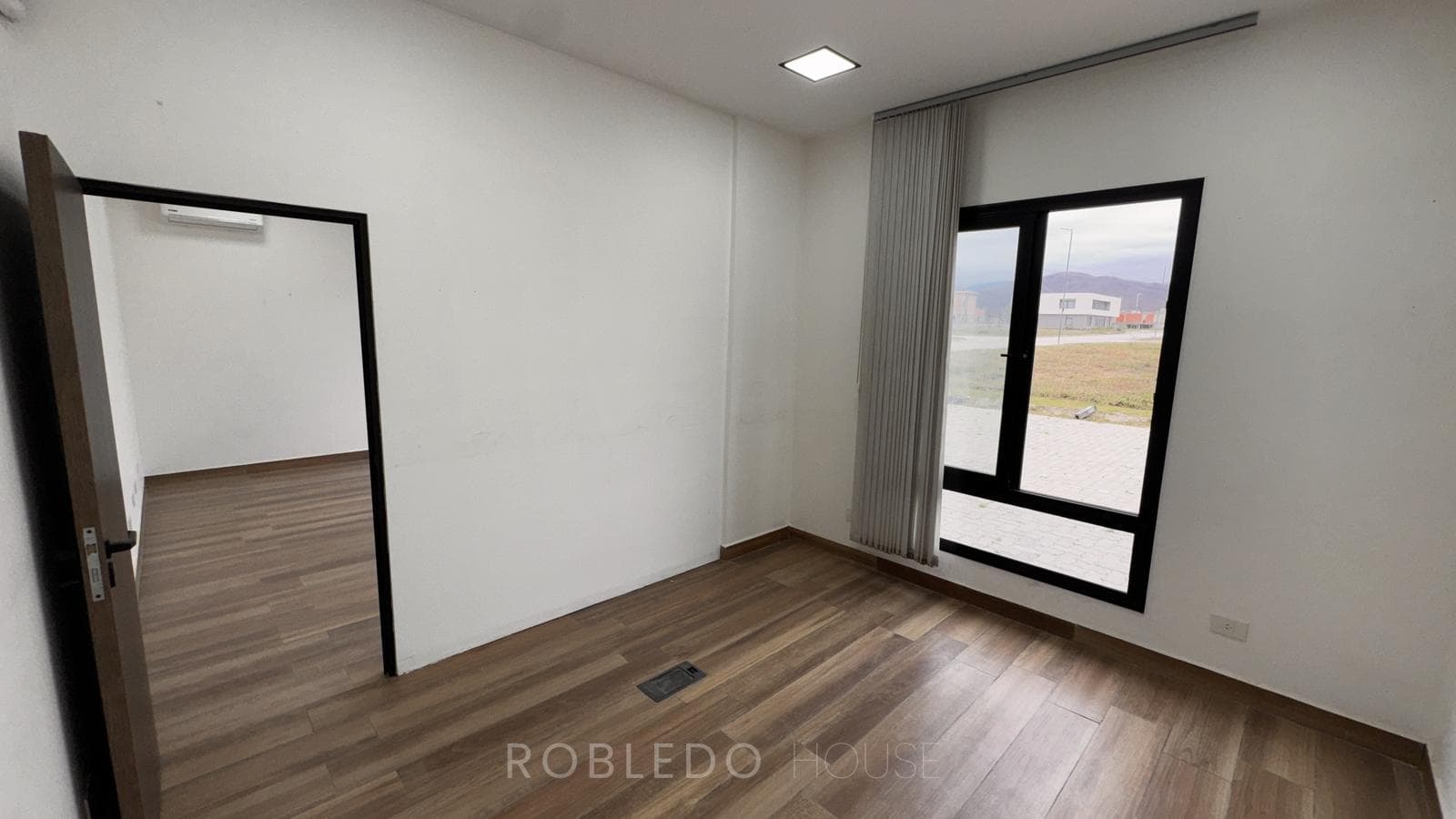 Office in San Lorenzo Chico