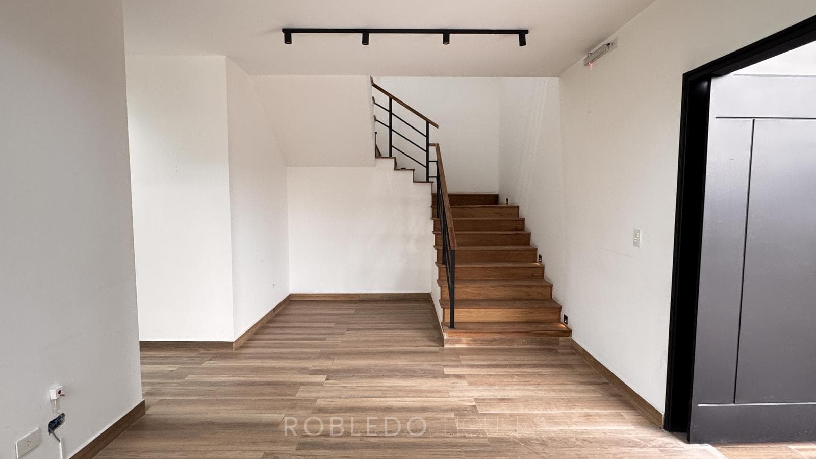 Office in San Lorenzo Chico
