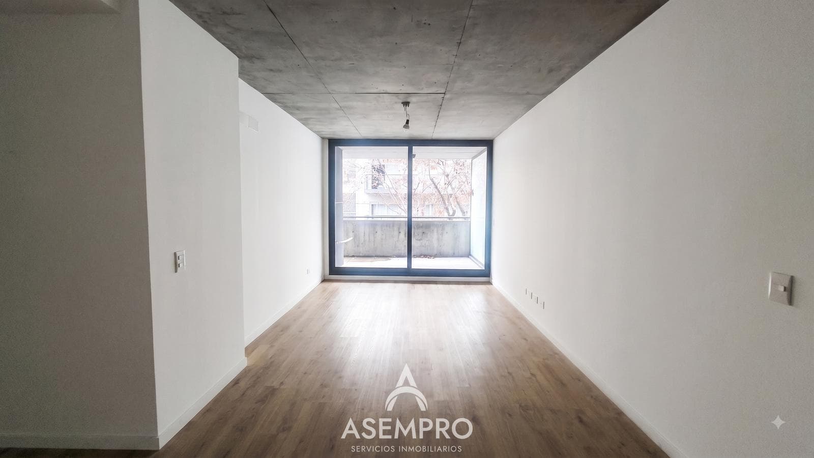 4-Room Apartment in Coghlan, Spacious, With Parking Space