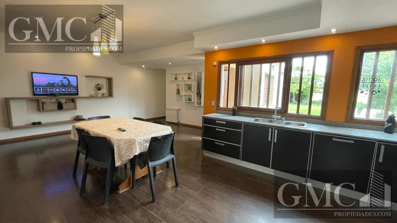 6-room house in San Carlos