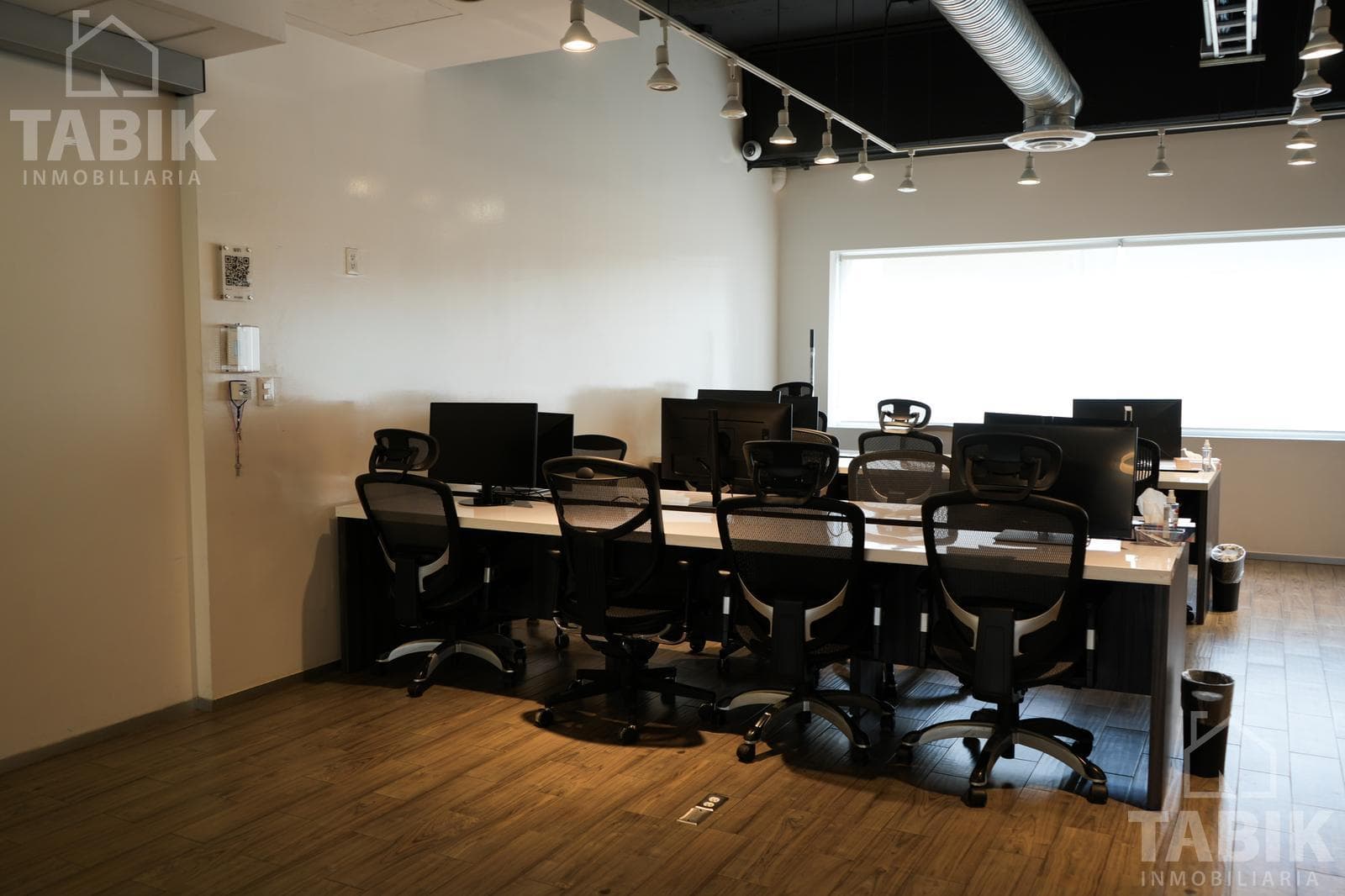 Office space for rent in Polanco: 200 m² with direct elevator access, security, and a private office