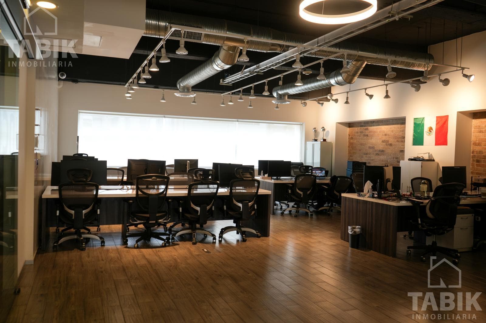 Office space for rent in Polanco: 200 m² with direct elevator access, security, and a private office