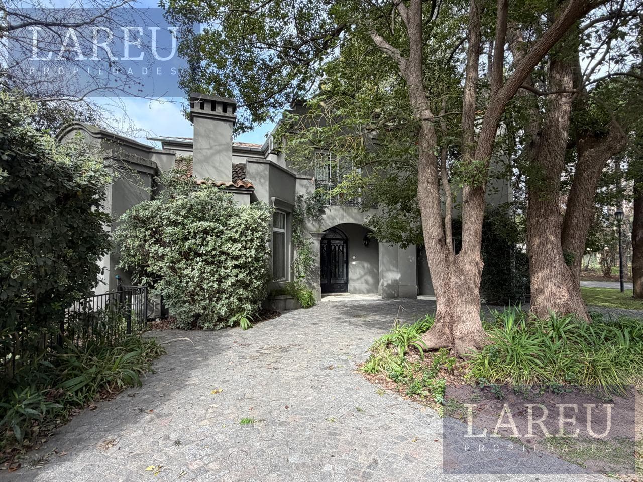 House for Sale - Los Laureles Neighborhood