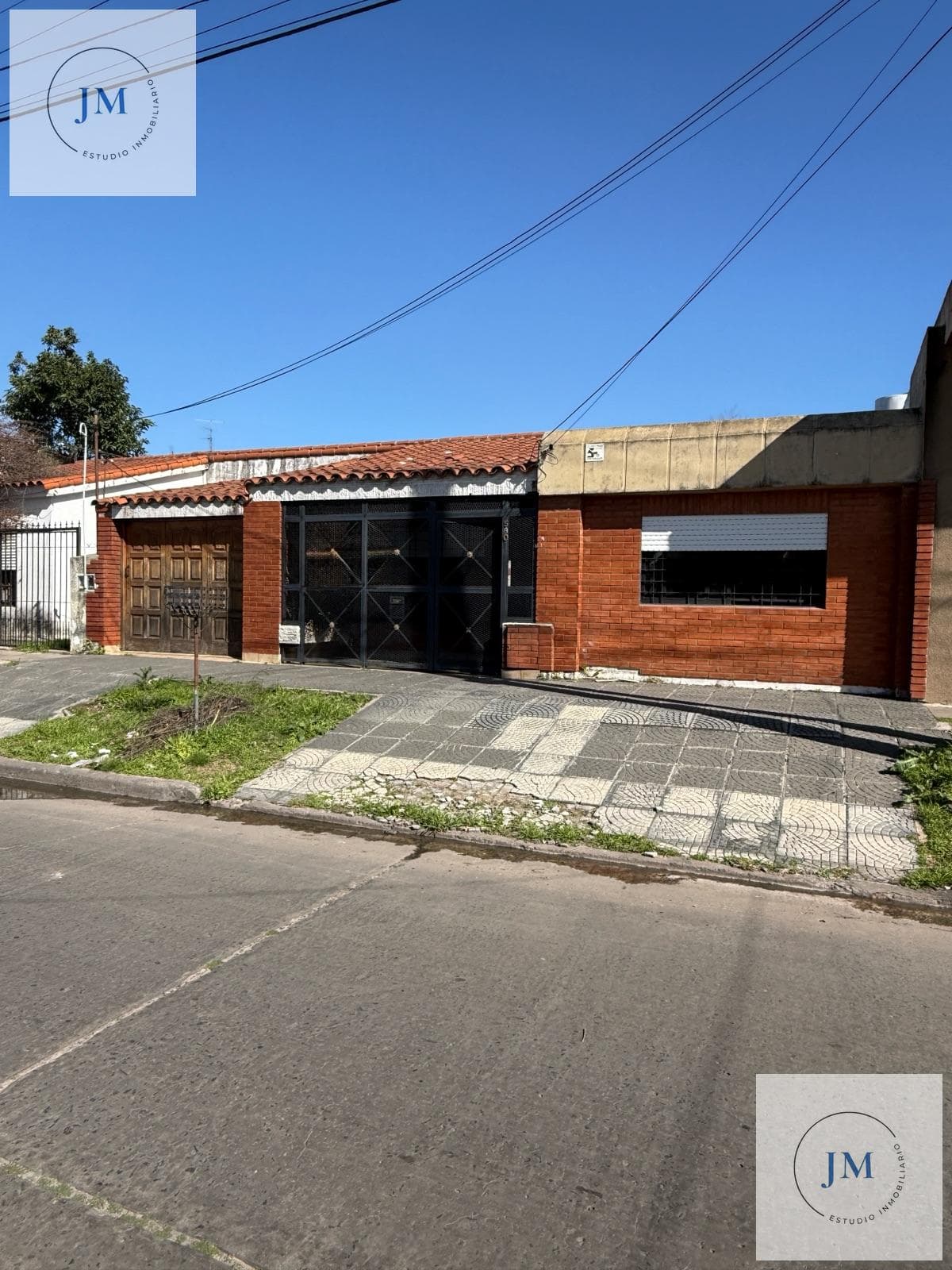 4-Bedroom House and 2-Bedroom Apartment—A Unique Opportunity! Price Reduced to the Absolute Minimum! Eligible for a Loan!!!!!!
